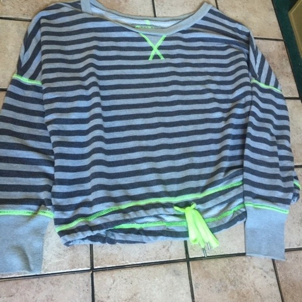@ OneStepUp crop sweater top sz‎ M BA